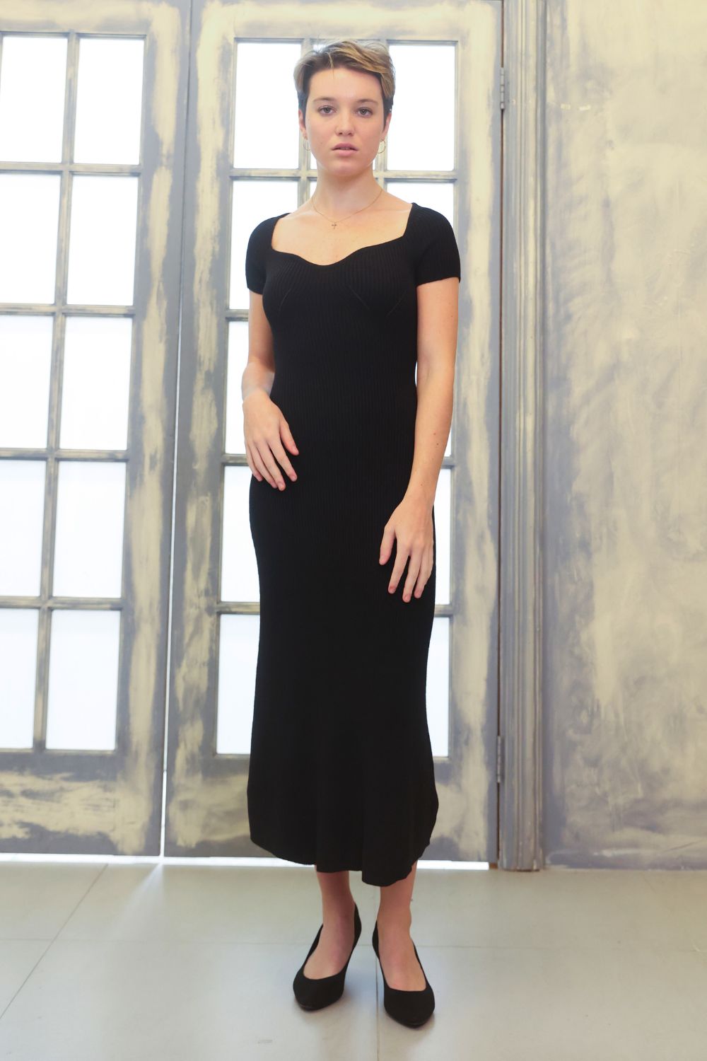 Petite Sweetheart Neckline Knit Midi Dress (Black) M
